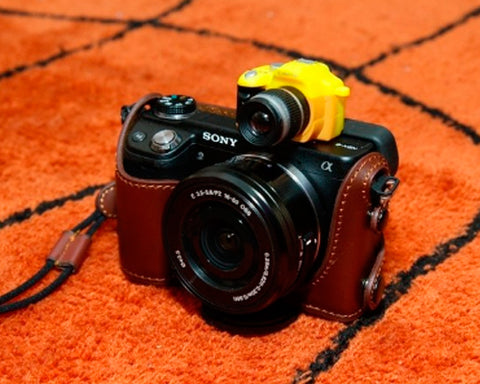 Cute Camera-shaped Hot Shoe Cover for Canon Nikon Fujifilm - Yellow